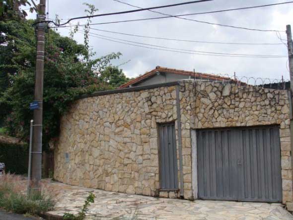 15 modelos de frente de casas com muros de pedras para se inspirar