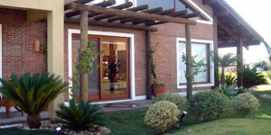 Pergolados no interior e exterior de casa 011