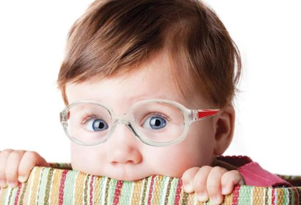 Criança pode usar lente de contato?