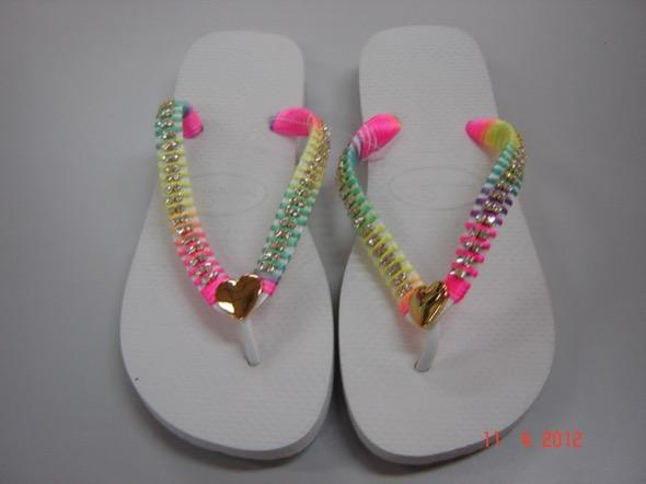 sandalias havaianas decoradas com miçangas passo a passo