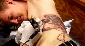 Tatuagem na costela 8