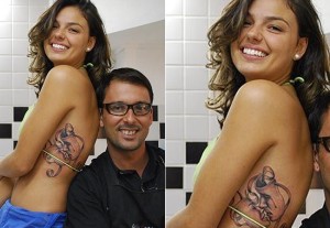 Tatuagem na costela Isis