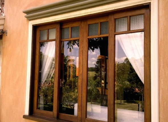 Tipos de janelas de madeira para casa 12
