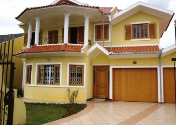 1-Fachadas de casas em cores claras a nova tendência