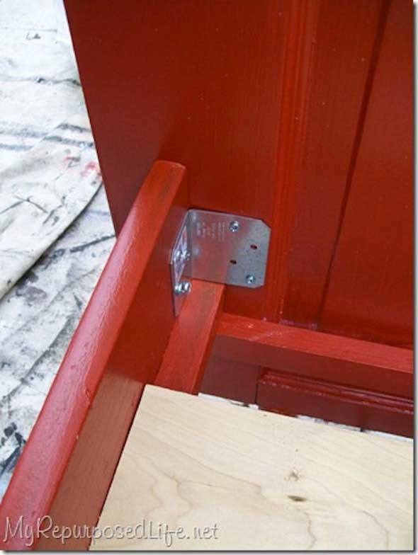 Fazer-a-cabeceira-da-cama-com-uma-porta-velha-005
