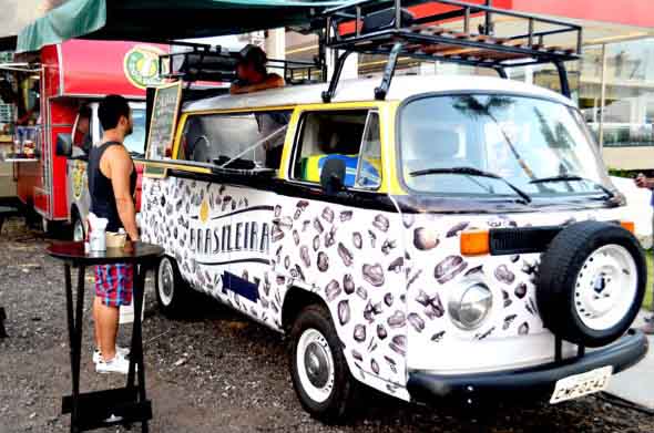 Todo o charme da Kombi Food Truck 001