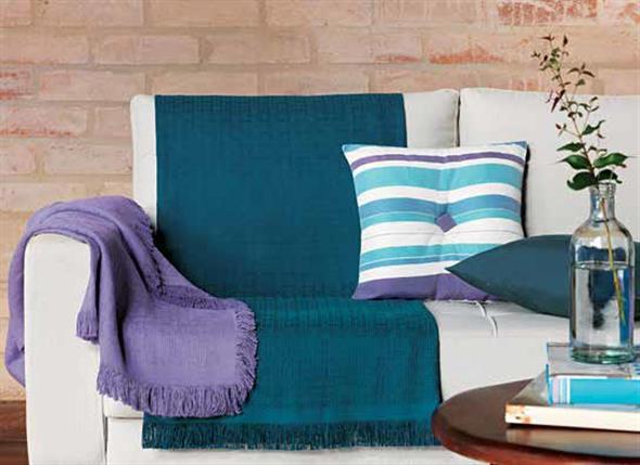 Combinações de almofadas e mantas na decoração
