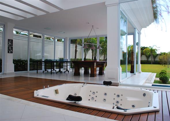 20 maneiras de usar decks de madeira na decoração