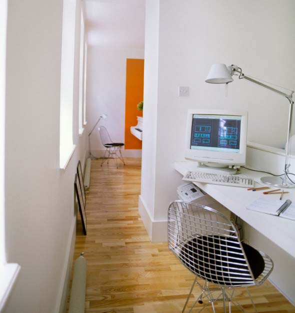 home-office-no-corredor-de-casa-015