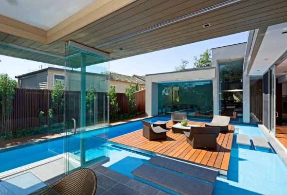 piscina-com-deck-de-madeira-011