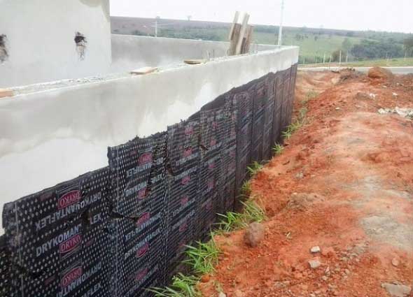 Como resolver infiltração em paredes, lajes e pisos da casa