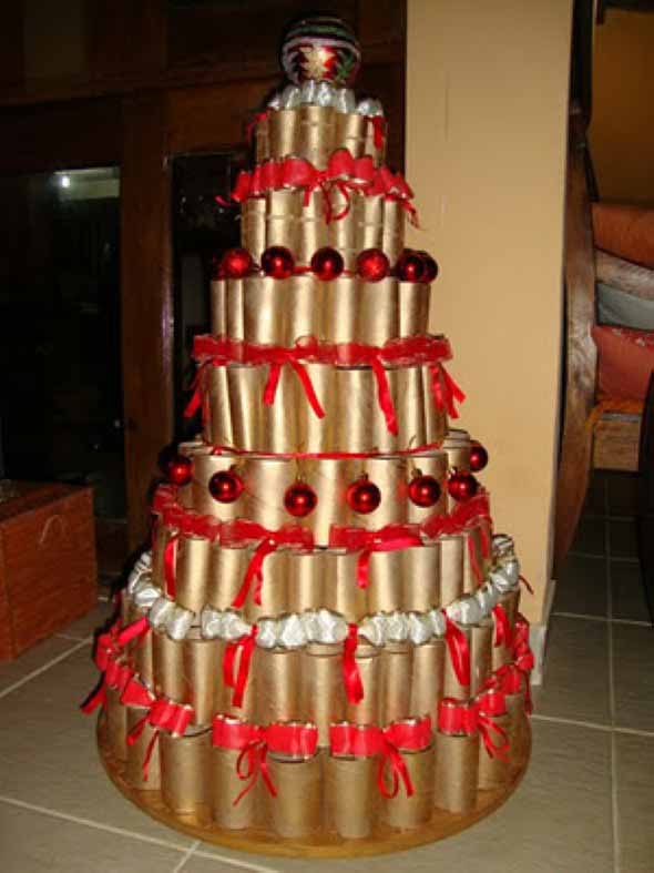 Árvore de Natal feita com diversos materiais Árvore de Natal feita com diversos materiais
