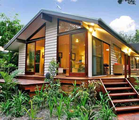 Casa de madeira charmosa e funcional 001