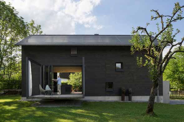 Casa de madeira charmosa e funcional 004