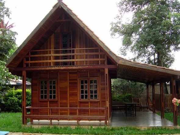 Casa de madeira charmosa e funcional 010