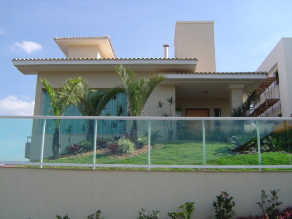 Fachadas de casa com vidros 012