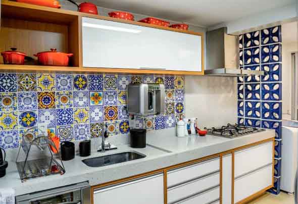 Azulejos estampados na cozinha 001