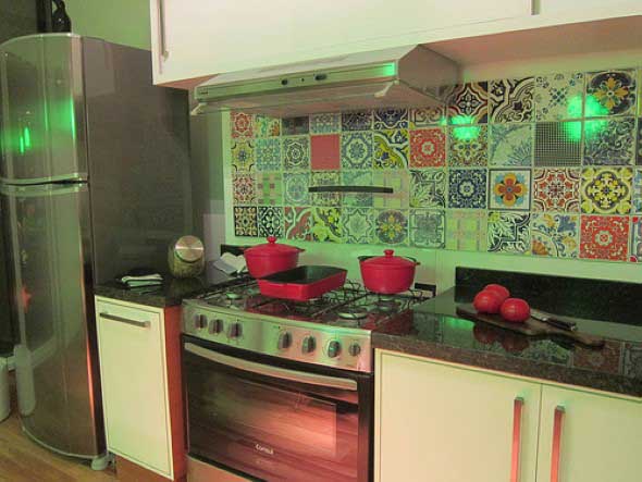 Azulejos estampados na cozinha 008