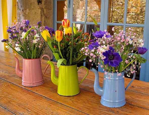 Como organizar flores com vasos artesanais 011