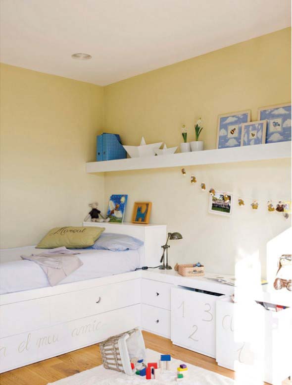 Prateleiras encima da cama 019