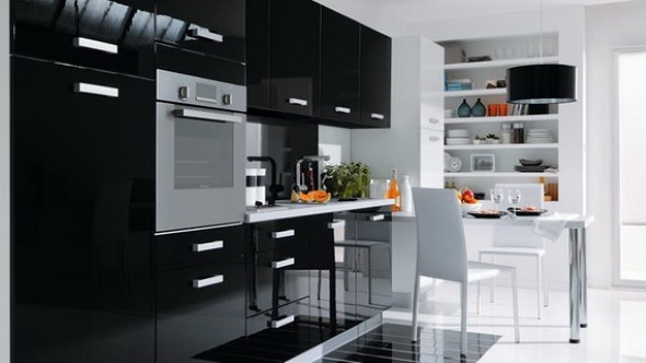 Cozinhas com armários pretos 018