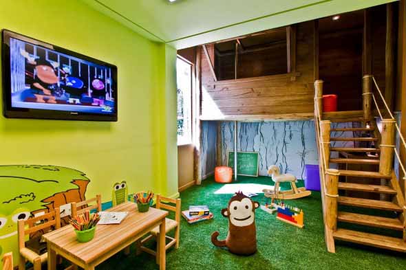 Quarto infantil com tema casa na árvore 002