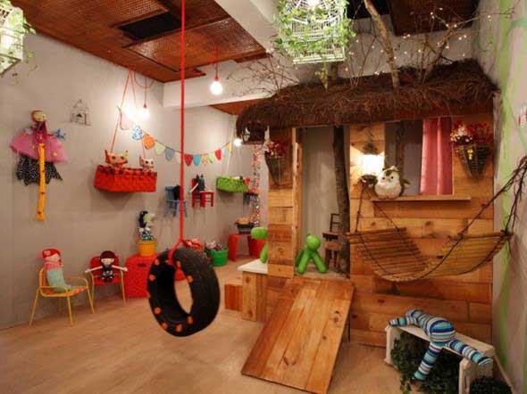 Quarto infantil com tema casa na árvore 006