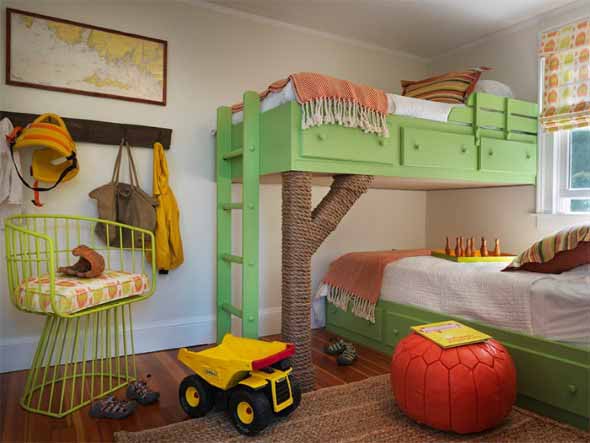 Quarto infantil com tema casa na árvore 008