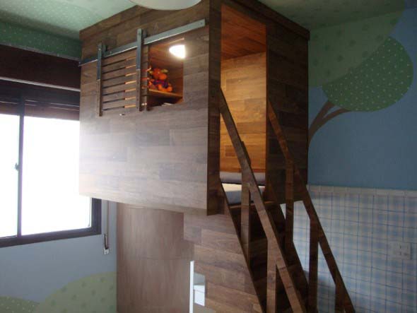 Quarto infantil com tema casa na árvore 017